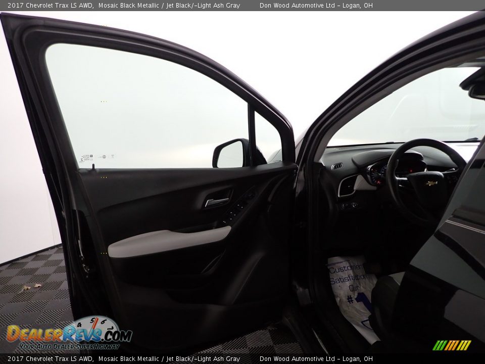 2017 Chevrolet Trax LS AWD Mosaic Black Metallic / Jet Black/­Light Ash Gray Photo #10