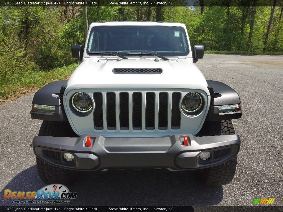 2023 Jeep Gladiator Mojave 4x4 Bright White / Black Photo #3