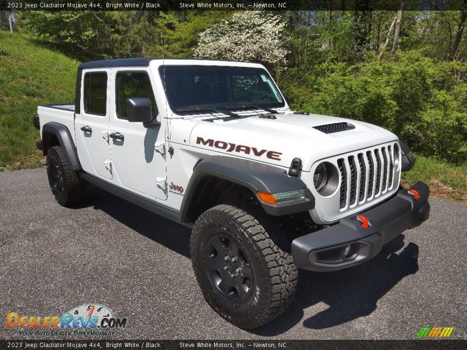 2023 Jeep Gladiator Mojave 4x4 Bright White / Black Photo #4