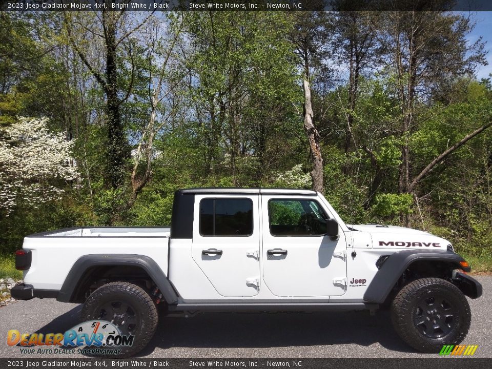 2023 Jeep Gladiator Mojave 4x4 Bright White / Black Photo #5