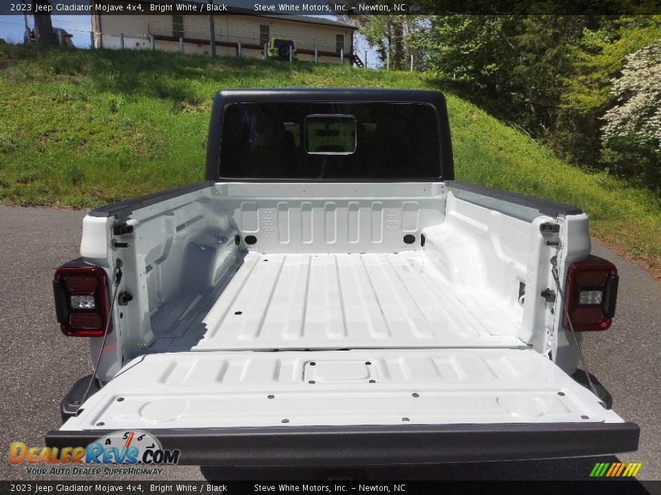 2023 Jeep Gladiator Mojave 4x4 Bright White / Black Photo #8