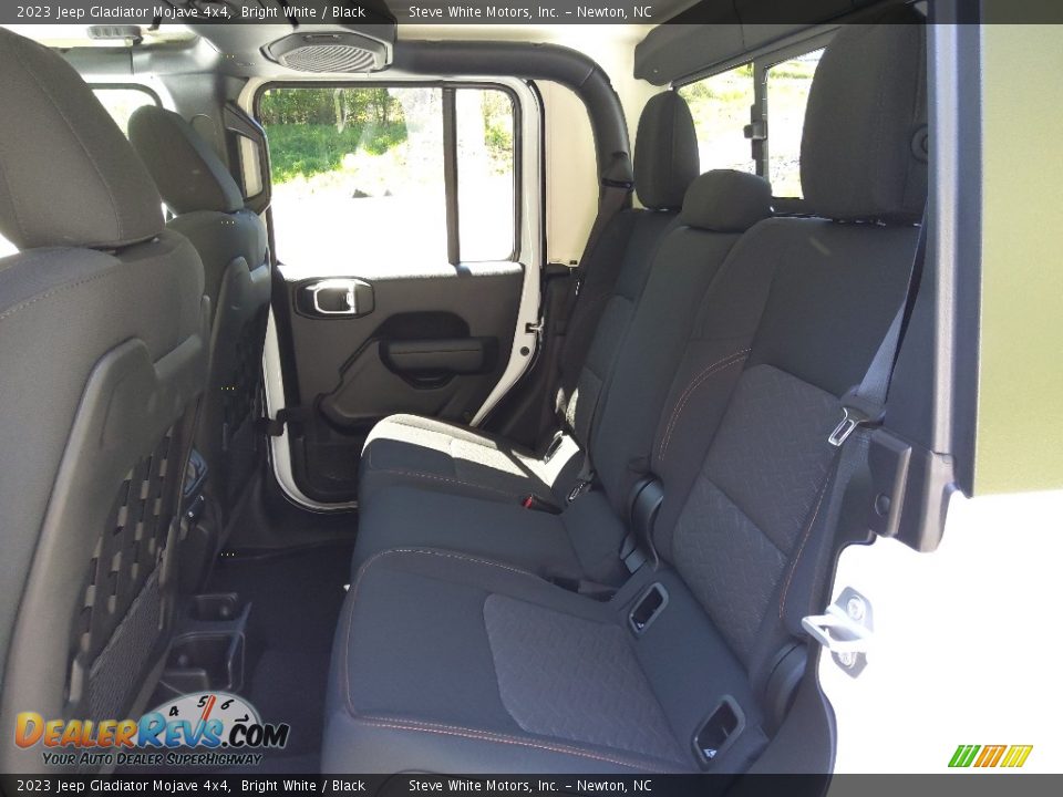 2023 Jeep Gladiator Mojave 4x4 Bright White / Black Photo #16