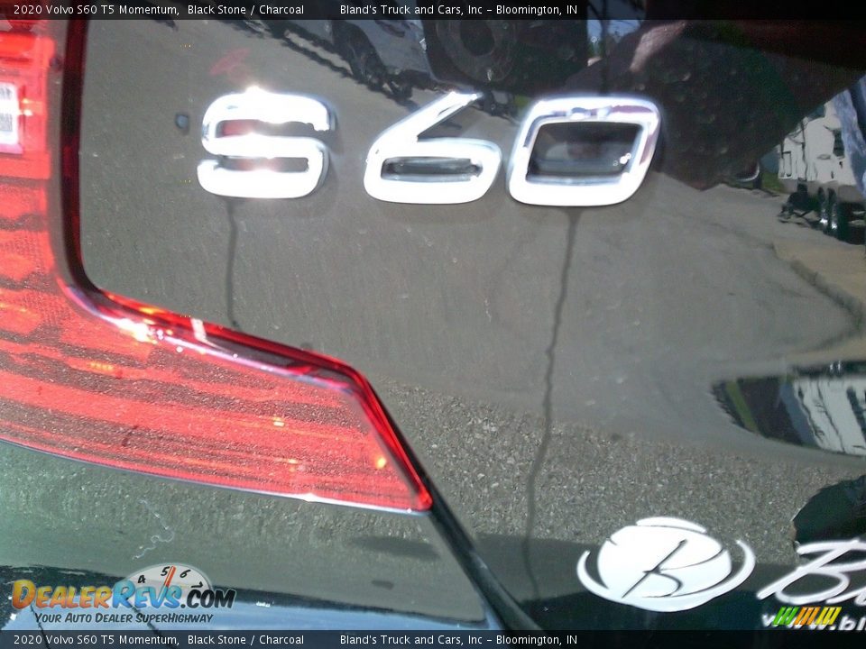 2020 Volvo S60 T5 Momentum Black Stone / Charcoal Photo #35