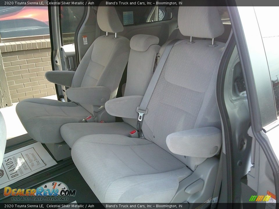 2020 Toyota Sienna LE Celestial Silver Metallic / Ash Photo #36