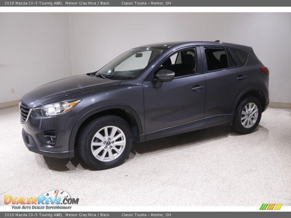 Front 3/4 View of 2016 Mazda CX-5 Touring AWD Photo #3