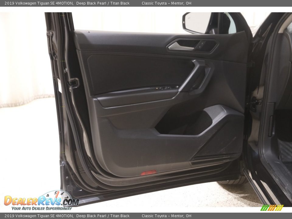 2019 Volkswagen Tiguan SE 4MOTION Deep Black Pearl / Titan Black Photo #4