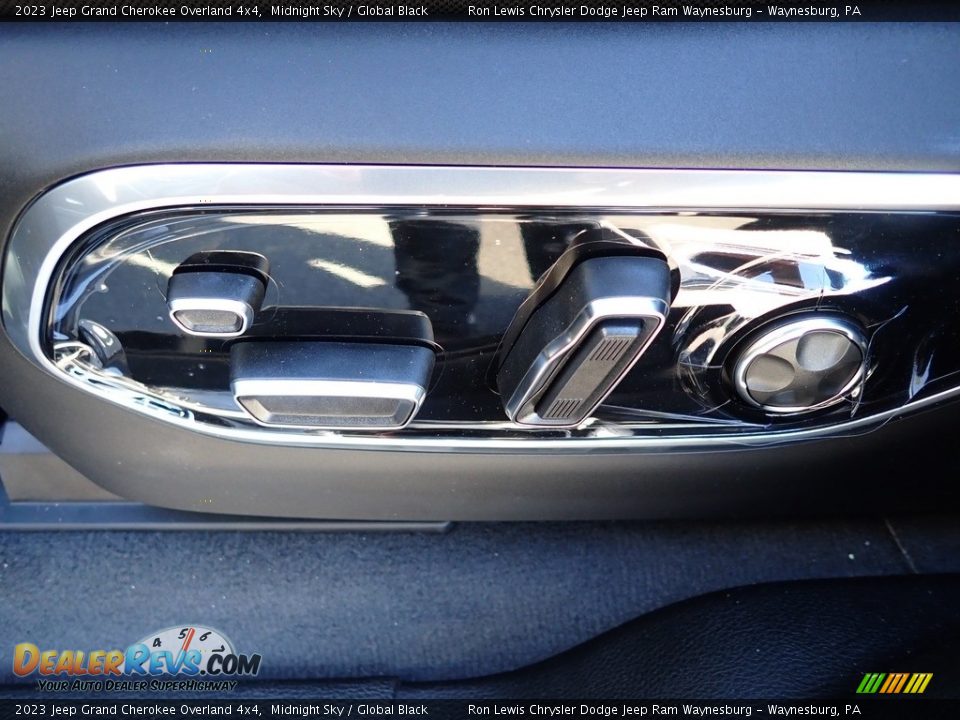 2023 Jeep Grand Cherokee Overland 4x4 Midnight Sky / Global Black Photo #16