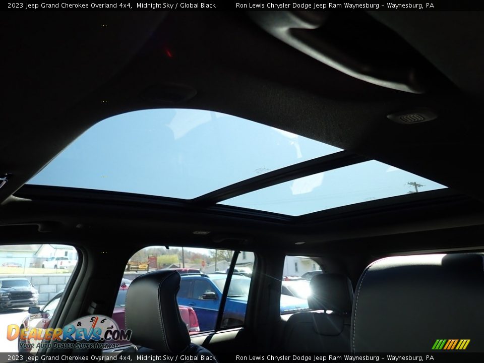 2023 Jeep Grand Cherokee Overland 4x4 Midnight Sky / Global Black Photo #17
