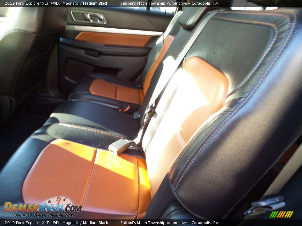 2019 Ford Explorer XLT 4WD Magnetic / Medium Black Photo #18