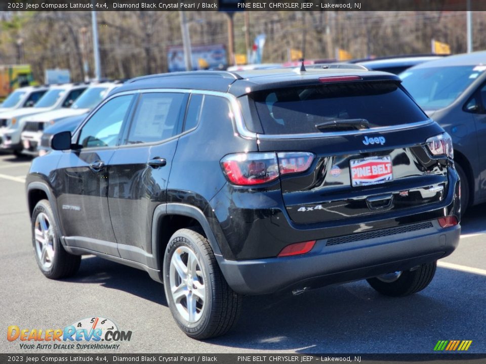 2023 Jeep Compass Latitude 4x4 Diamond Black Crystal Pearl / Black Photo #4