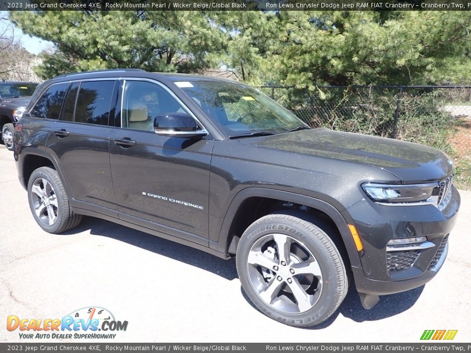 Front 3/4 View of 2023 Jeep Grand Cherokee 4XE Photo #7