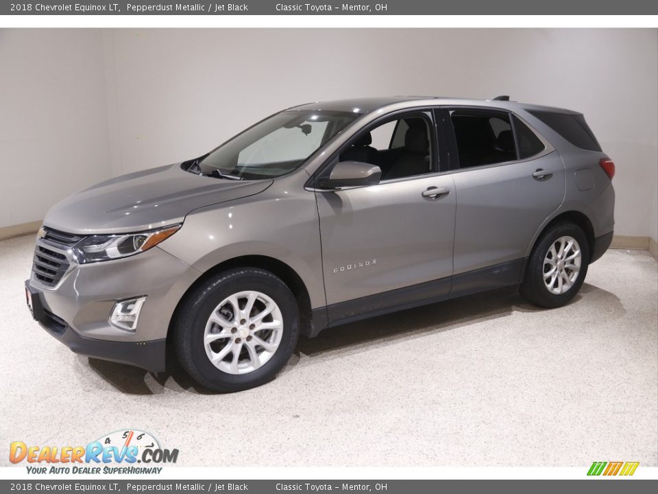 Front 3/4 View of 2018 Chevrolet Equinox LT Photo #3