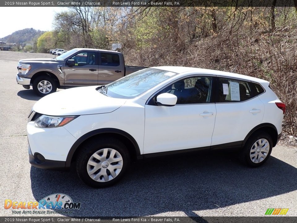 2019 Nissan Rogue Sport S Glacier White / Charcoal Photo #4