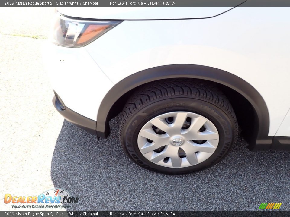 2019 Nissan Rogue Sport S Glacier White / Charcoal Photo #5