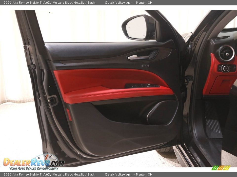 2021 Alfa Romeo Stelvio Ti AWD Vulcano Black Metallic / Black Photo #4
