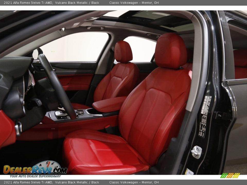 2021 Alfa Romeo Stelvio Ti AWD Vulcano Black Metallic / Black Photo #5