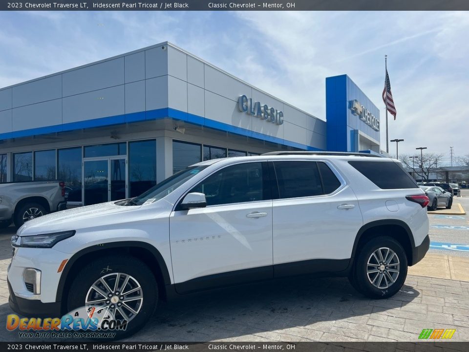 2023 Chevrolet Traverse LT Iridescent Pearl Tricoat / Jet Black Photo #1