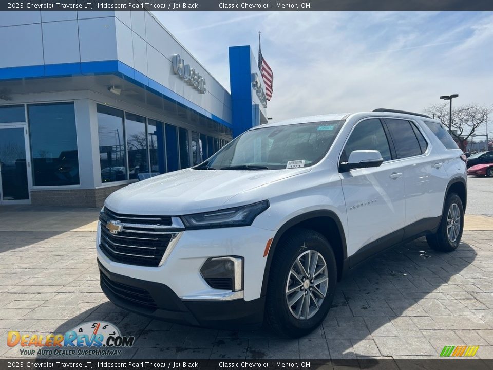 2023 Chevrolet Traverse LT Iridescent Pearl Tricoat / Jet Black Photo #2