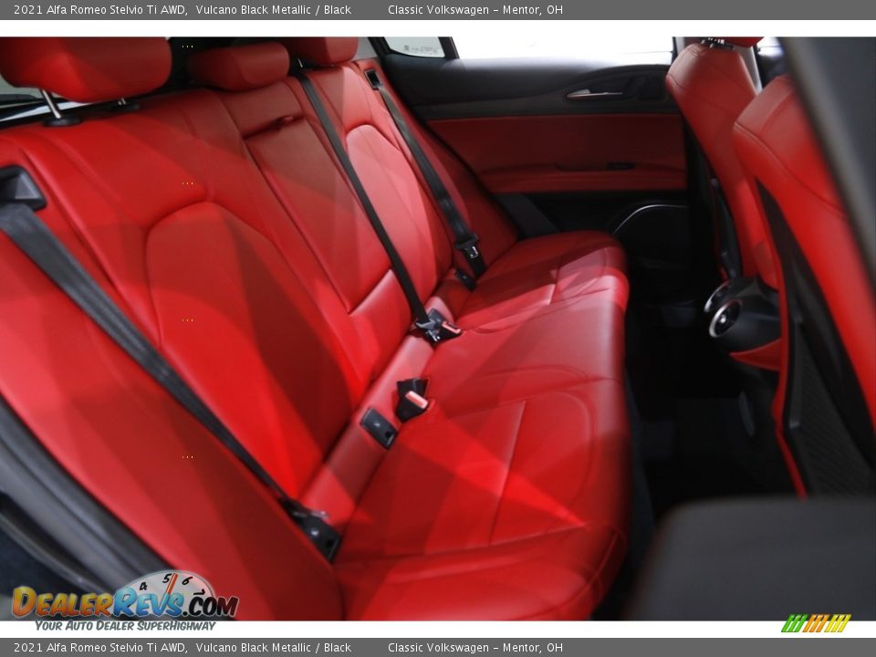 2021 Alfa Romeo Stelvio Ti AWD Vulcano Black Metallic / Black Photo #16