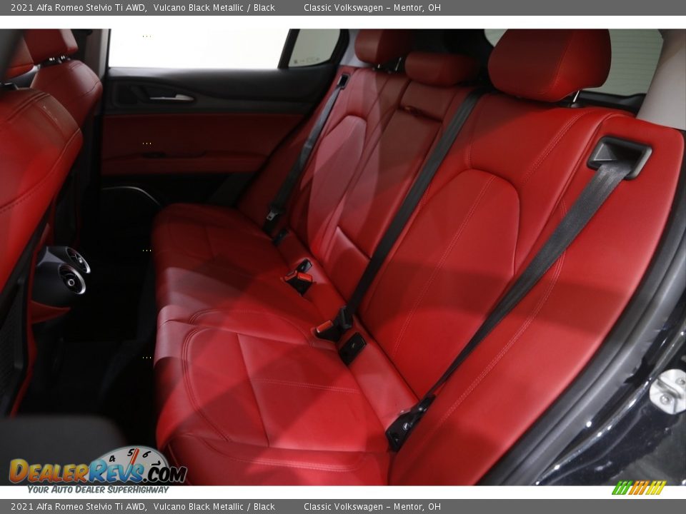2021 Alfa Romeo Stelvio Ti AWD Vulcano Black Metallic / Black Photo #17