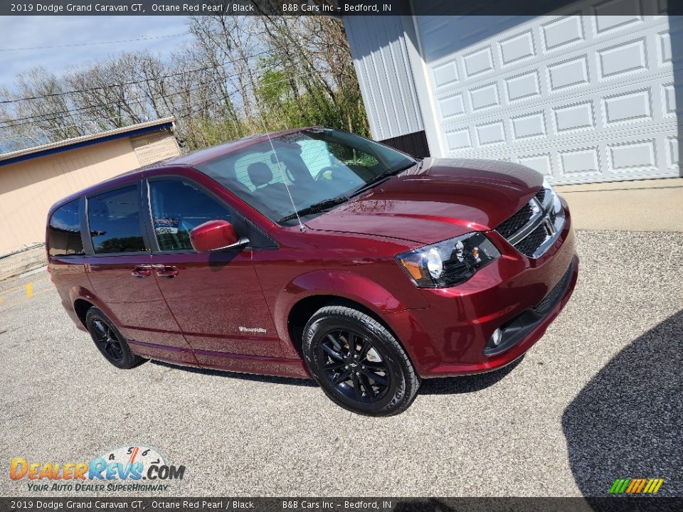 Front 3/4 View of 2019 Dodge Grand Caravan GT Photo #2