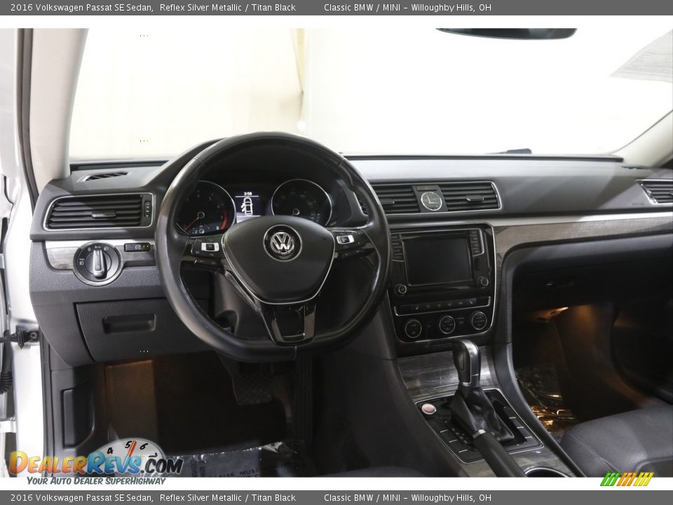 Dashboard of 2016 Volkswagen Passat SE Sedan Photo #6