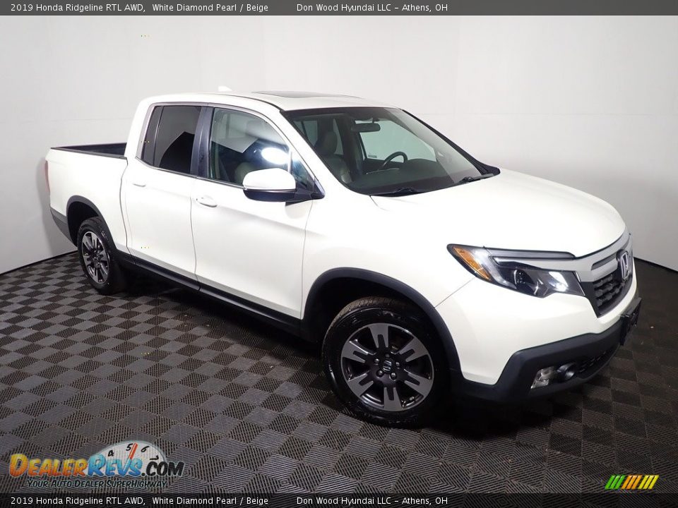 Front 3/4 View of 2019 Honda Ridgeline RTL AWD Photo #3