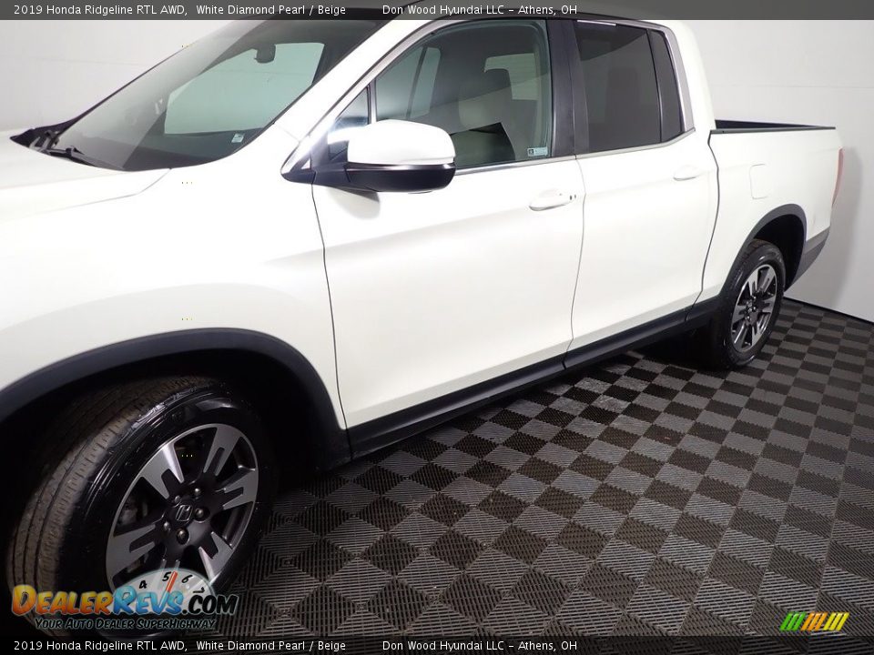 2019 Honda Ridgeline RTL AWD White Diamond Pearl / Beige Photo #11