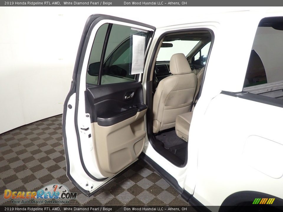 2019 Honda Ridgeline RTL AWD White Diamond Pearl / Beige Photo #31