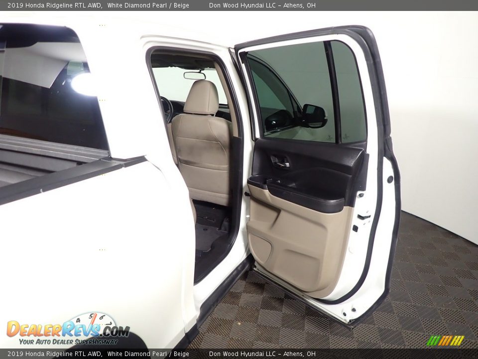 2019 Honda Ridgeline RTL AWD White Diamond Pearl / Beige Photo #33