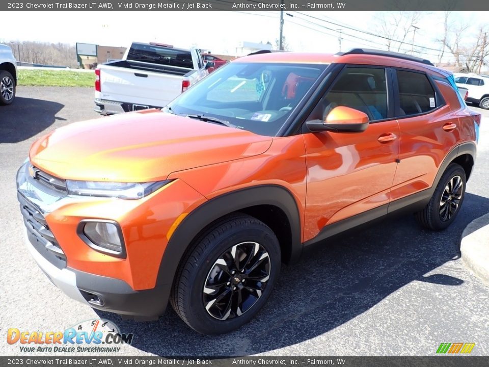 Front 3/4 View of 2023 Chevrolet TrailBlazer LT AWD Photo #8