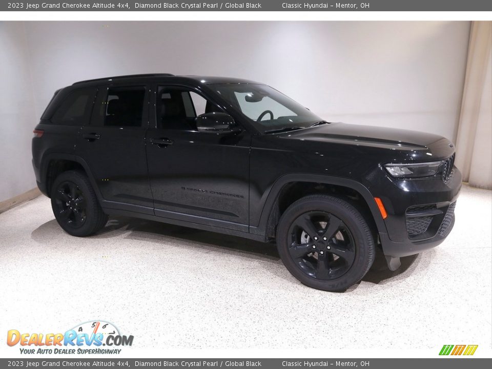 2023 Jeep Grand Cherokee Altitude 4x4 Diamond Black Crystal Pearl / Global Black Photo #1