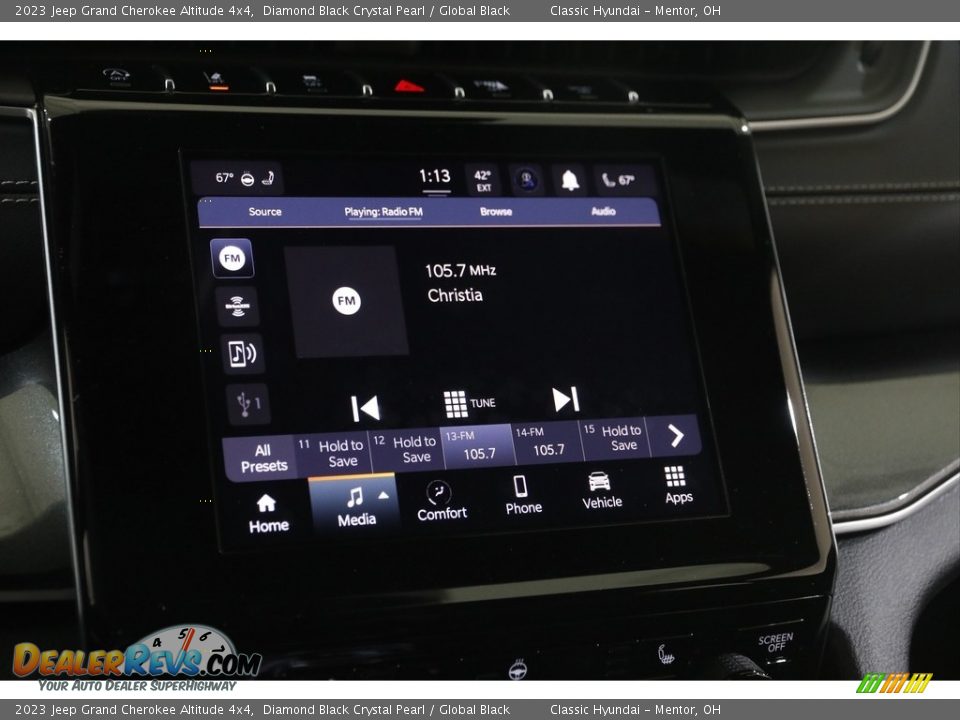 2023 Jeep Grand Cherokee Altitude 4x4 Diamond Black Crystal Pearl / Global Black Photo #10