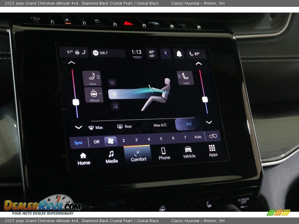 2023 Jeep Grand Cherokee Altitude 4x4 Diamond Black Crystal Pearl / Global Black Photo #11