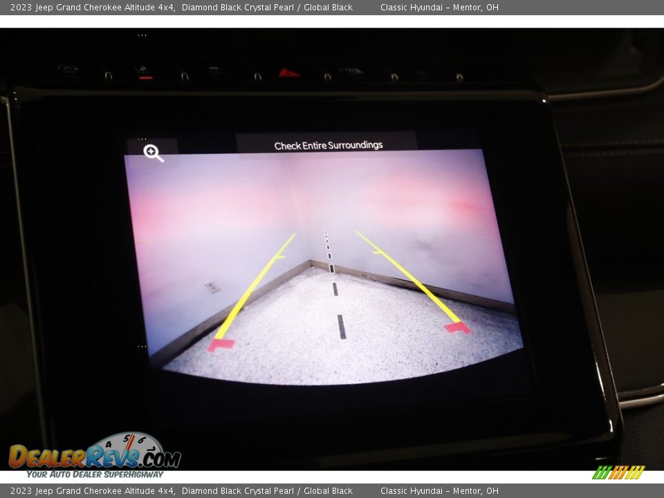 2023 Jeep Grand Cherokee Altitude 4x4 Diamond Black Crystal Pearl / Global Black Photo #13