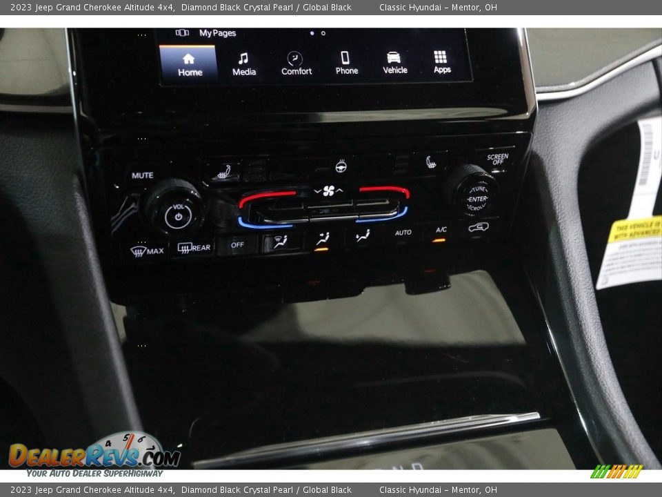 2023 Jeep Grand Cherokee Altitude 4x4 Diamond Black Crystal Pearl / Global Black Photo #14