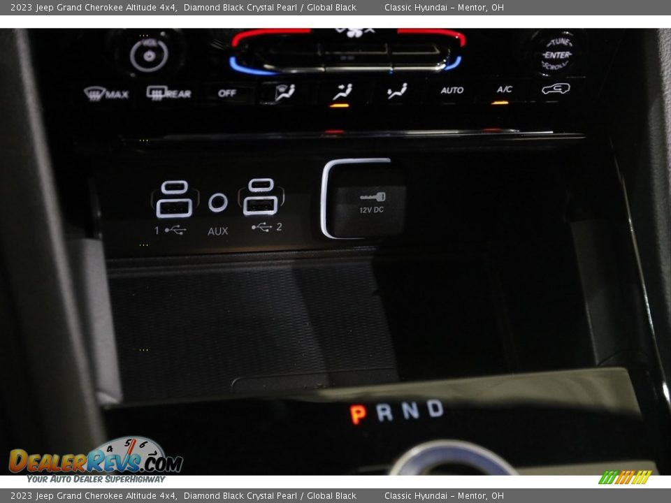 2023 Jeep Grand Cherokee Altitude 4x4 Diamond Black Crystal Pearl / Global Black Photo #16