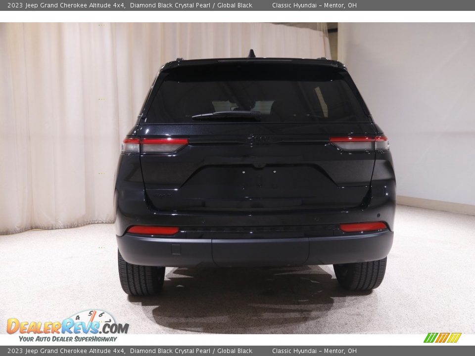 2023 Jeep Grand Cherokee Altitude 4x4 Diamond Black Crystal Pearl / Global Black Photo #20