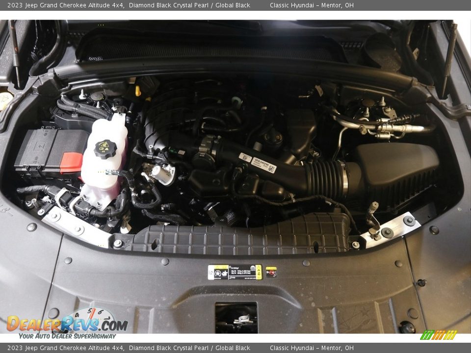 2023 Jeep Grand Cherokee Altitude 4x4 Diamond Black Crystal Pearl / Global Black Photo #21
