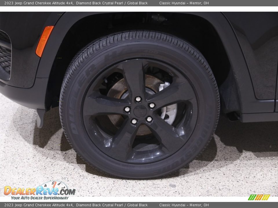 2023 Jeep Grand Cherokee Altitude 4x4 Diamond Black Crystal Pearl / Global Black Photo #22