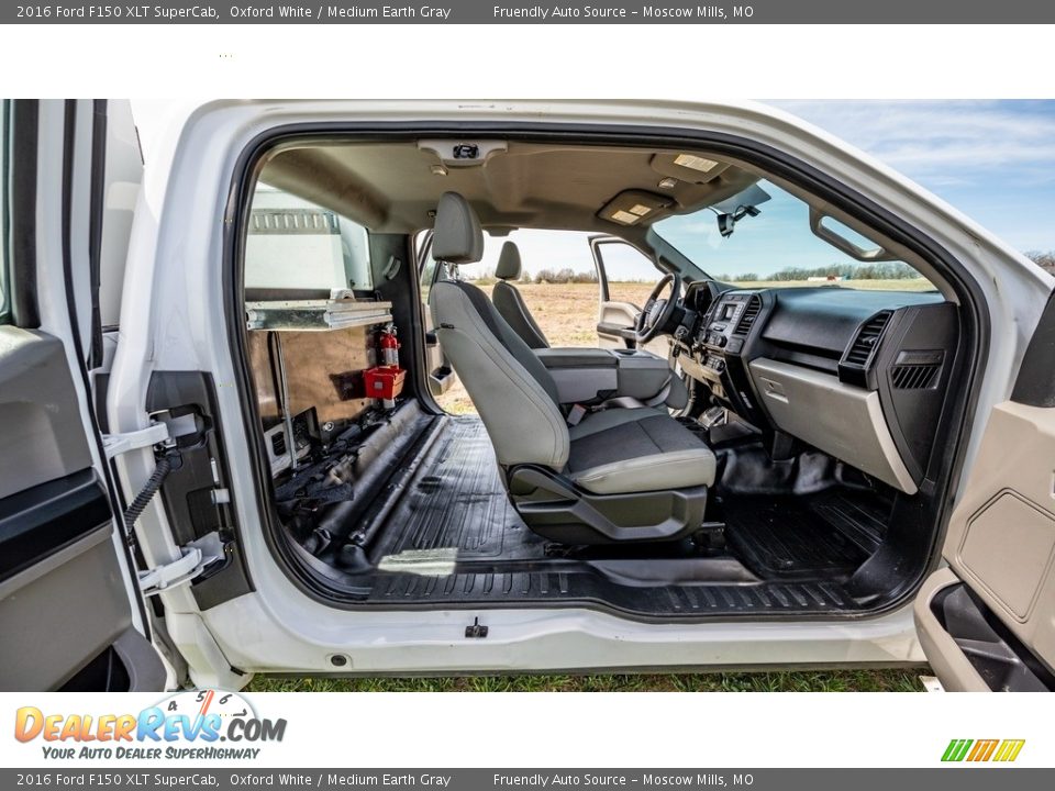 2016 Ford F150 XLT SuperCab Oxford White / Medium Earth Gray Photo #23