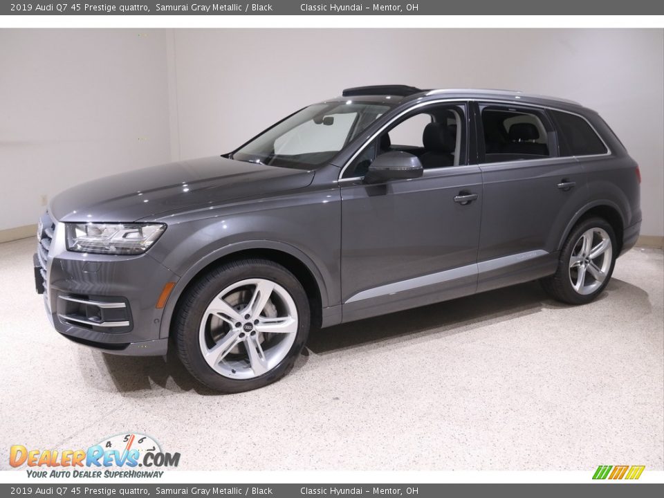 Front 3/4 View of 2019 Audi Q7 45 Prestige quattro Photo #3