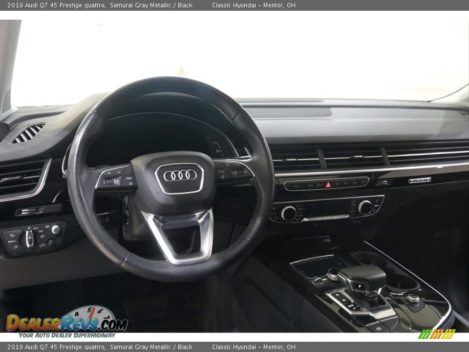 Dashboard of 2019 Audi Q7 45 Prestige quattro Photo #6