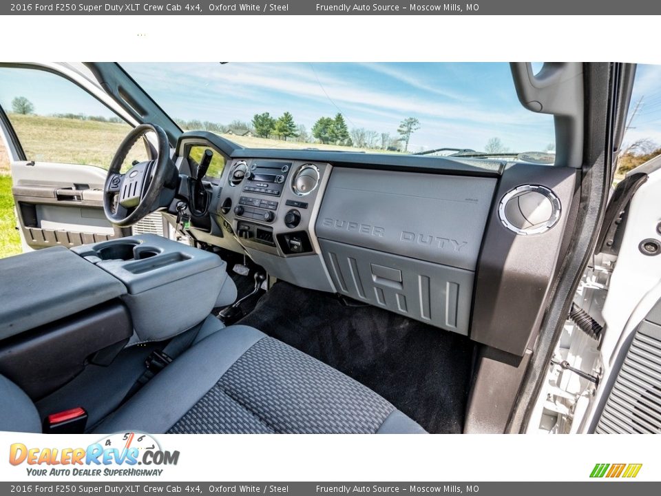 2016 Ford F250 Super Duty XLT Crew Cab 4x4 Oxford White / Steel Photo #15