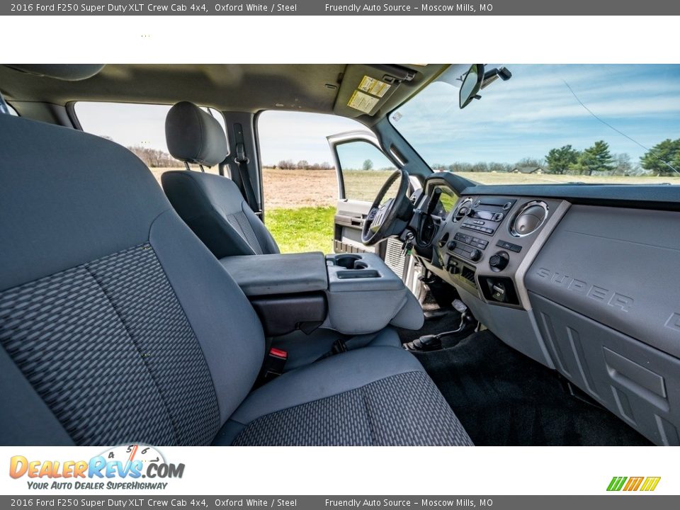 2016 Ford F250 Super Duty XLT Crew Cab 4x4 Oxford White / Steel Photo #16