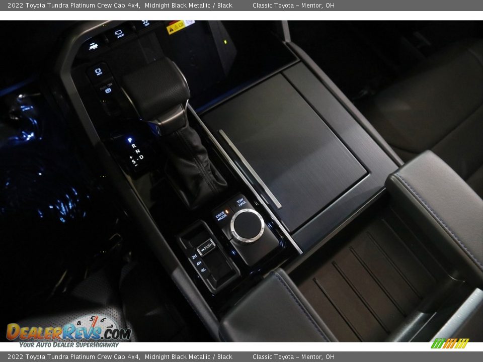 2022 Toyota Tundra Platinum Crew Cab 4x4 Midnight Black Metallic / Black Photo #16