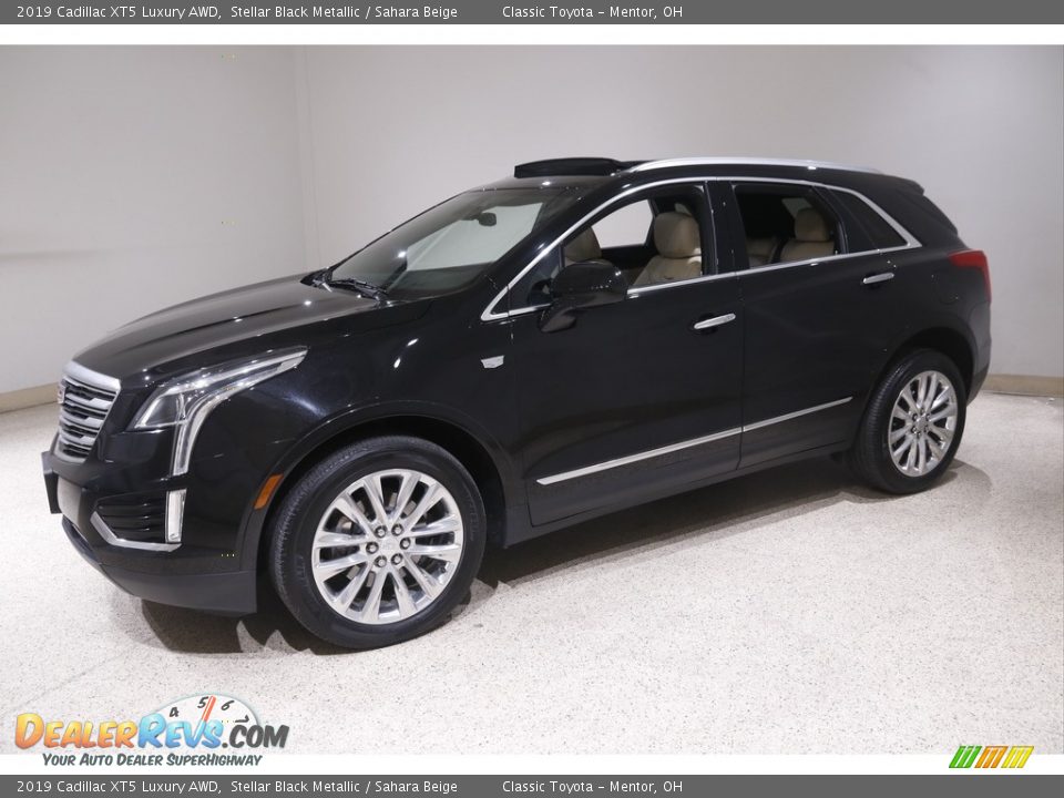 2019 Cadillac XT5 Luxury AWD Stellar Black Metallic / Sahara Beige Photo #3