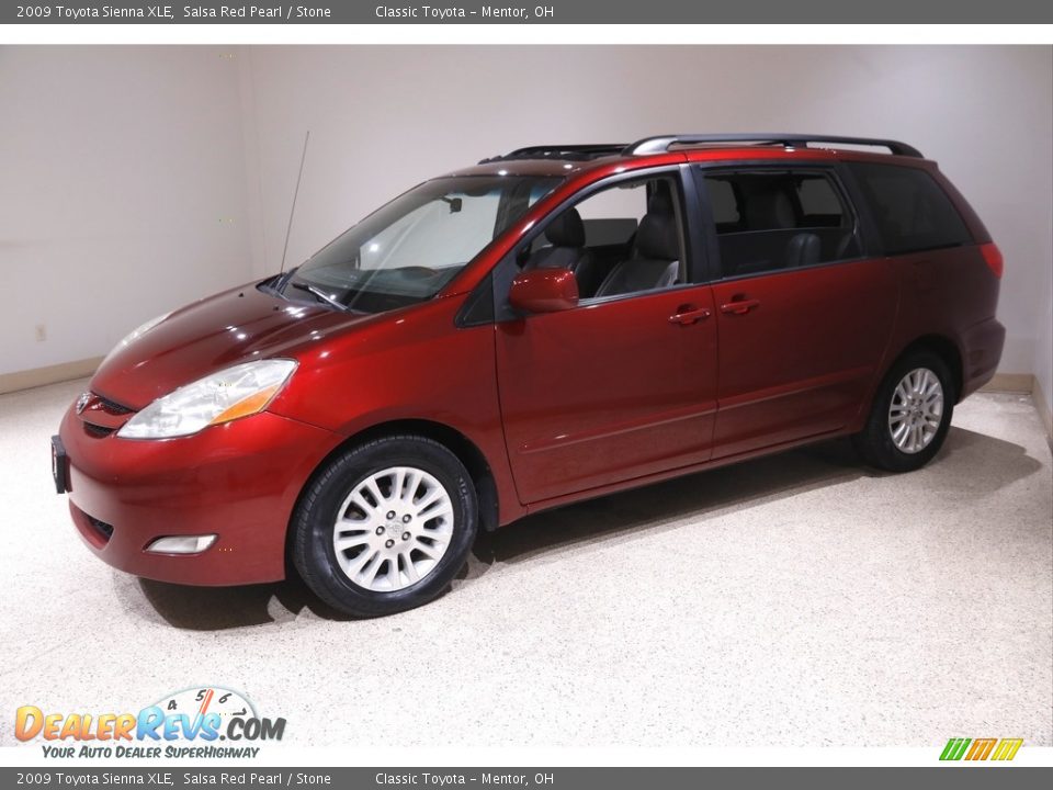Front 3/4 View of 2009 Toyota Sienna XLE Photo #3