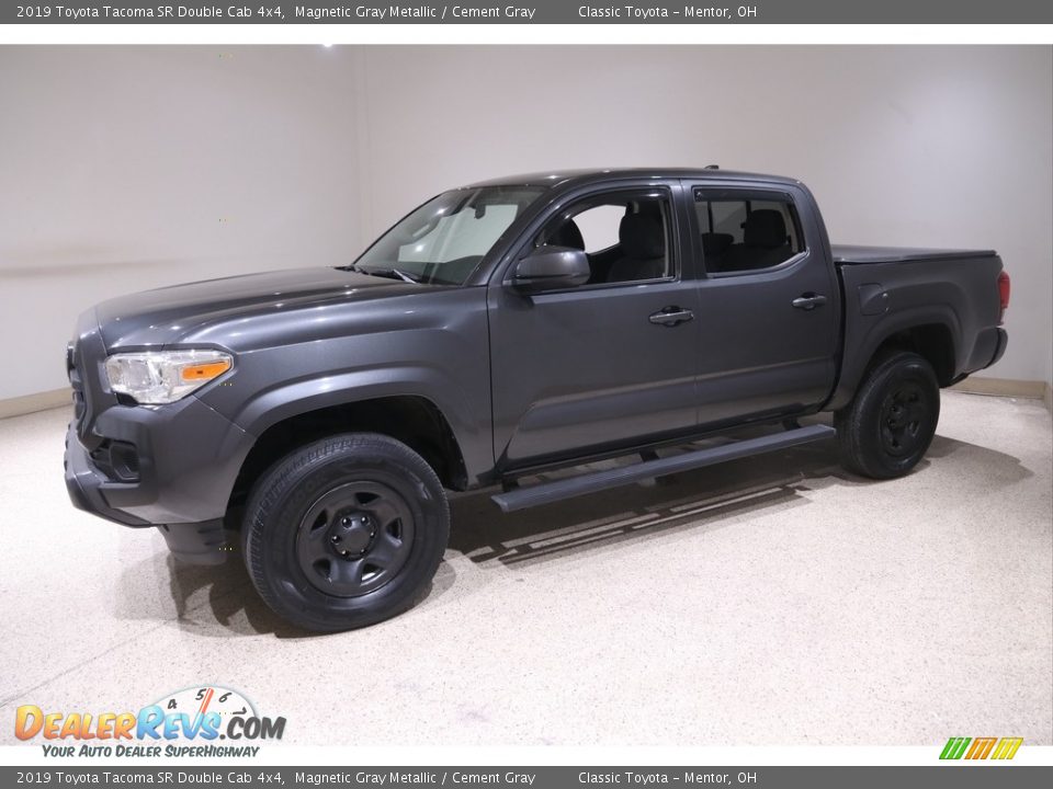 Front 3/4 View of 2019 Toyota Tacoma SR Double Cab 4x4 Photo #3