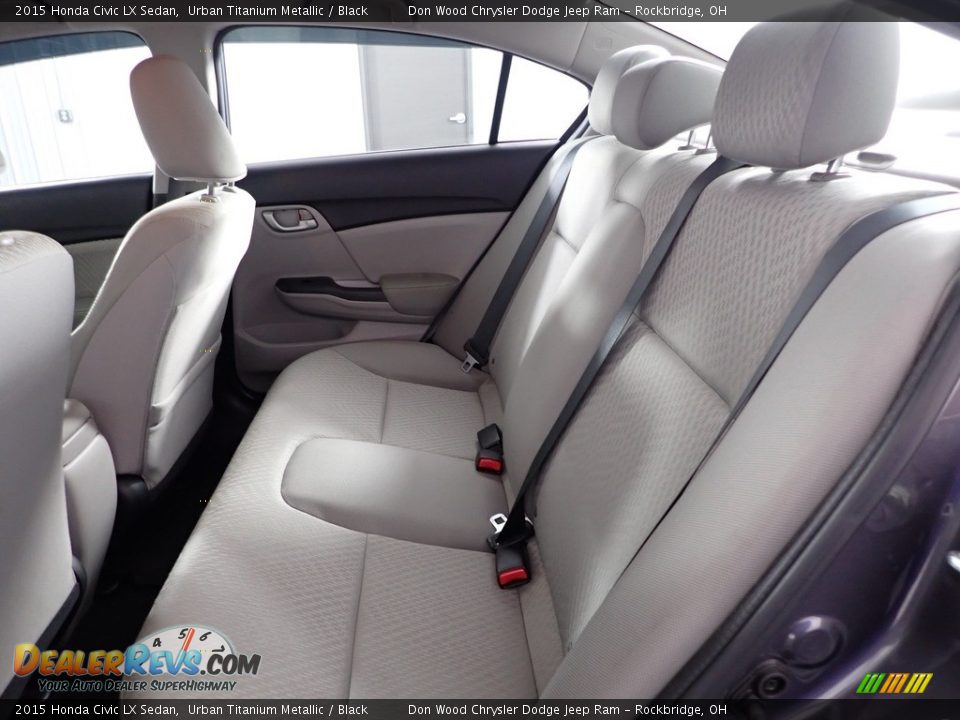 2015 Honda Civic LX Sedan Urban Titanium Metallic / Black Photo #24
